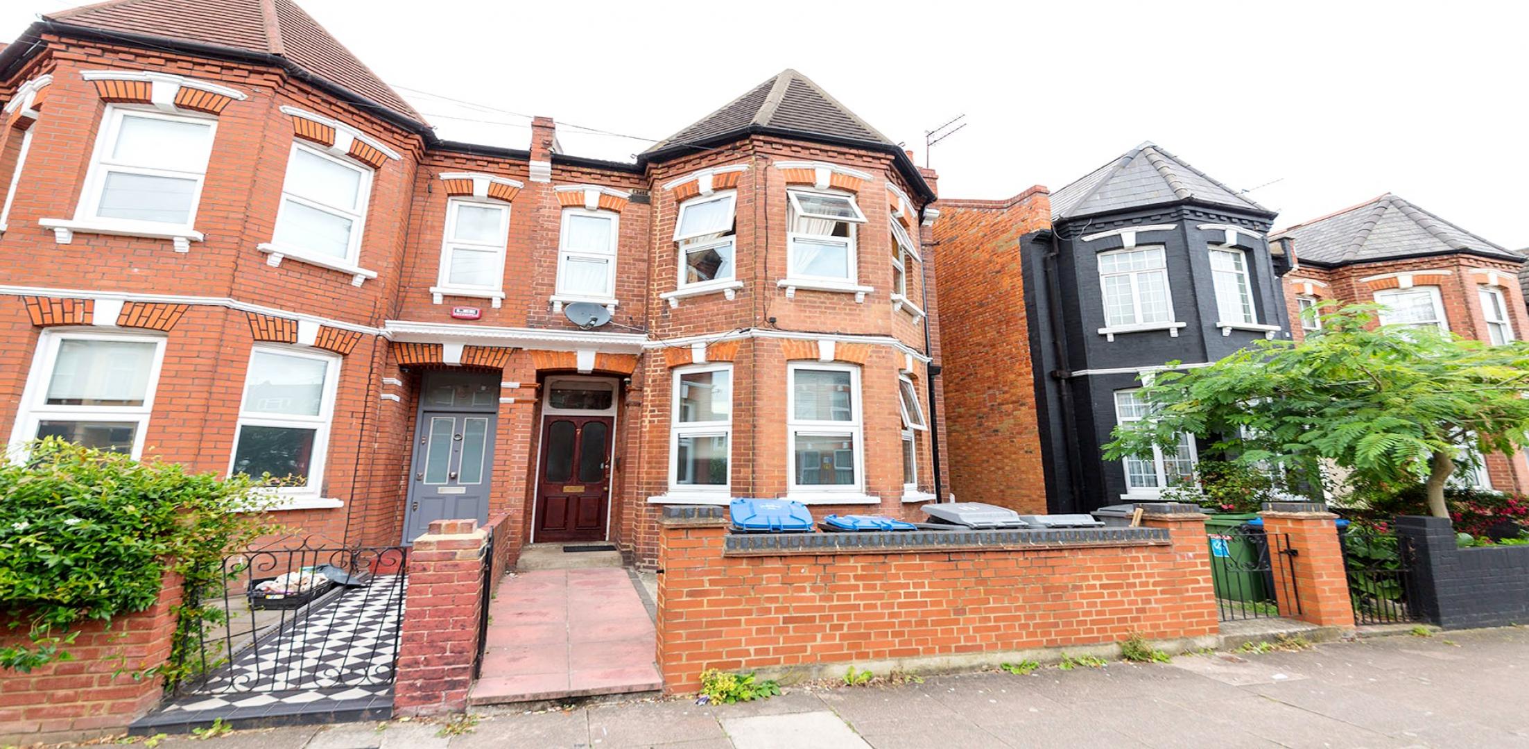 			3 Bedroom, 1 bath, 1 reception Flat			 Acland Road, Willesden Green
